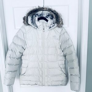 Women’s White North Face 550 Down XL white Puffer Jacket with Faux Fur hood
